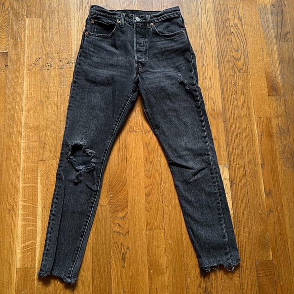 Levi’s 501 Skinny in Well Worn Black - Picture 5 of 5